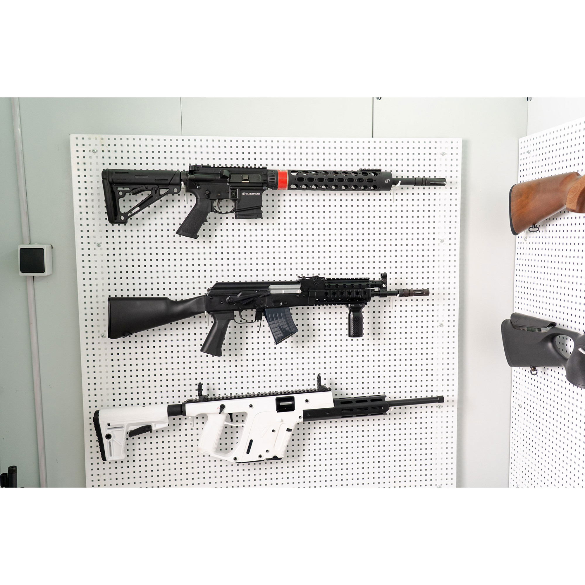 Resist EuroVault_Grad1-2000×2000