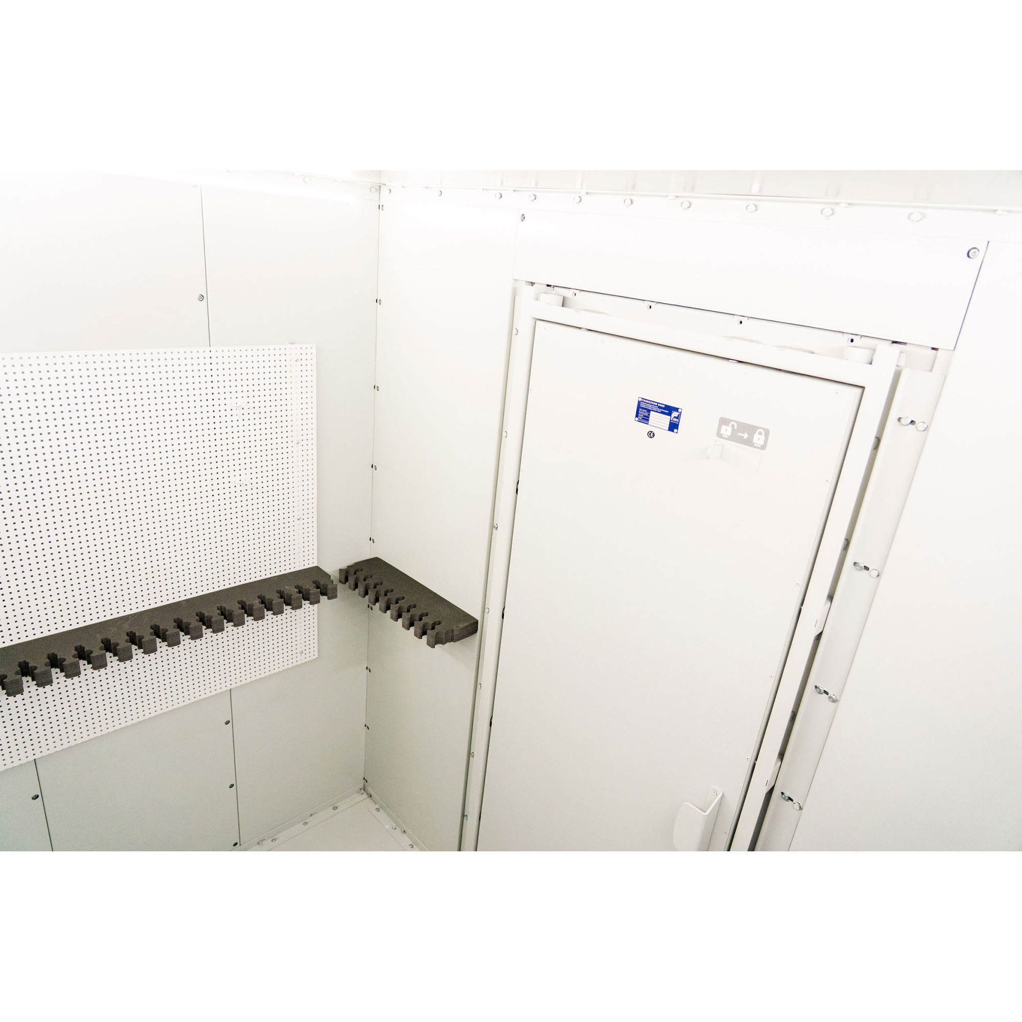 Resist EuroVault_Grad1-2000×2000 (14)