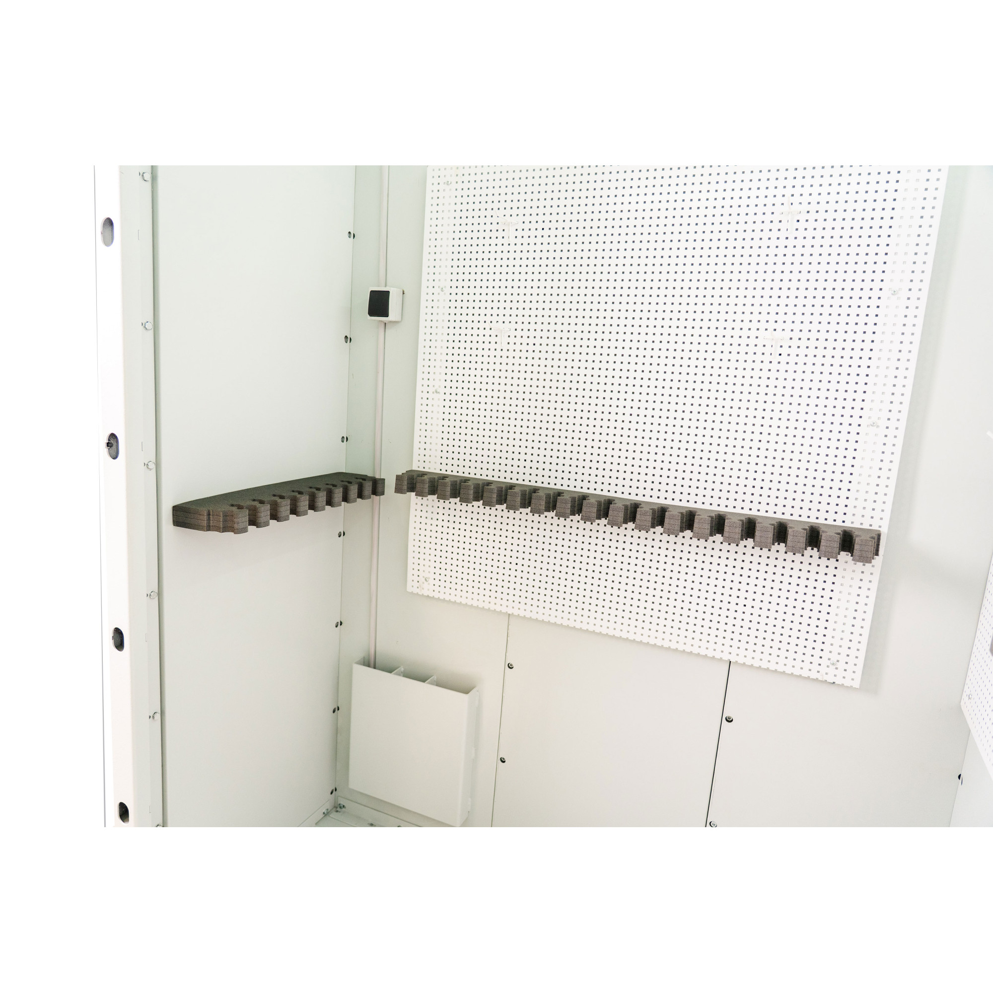 Resist EuroVault_Grad1-2000×2000 (7)