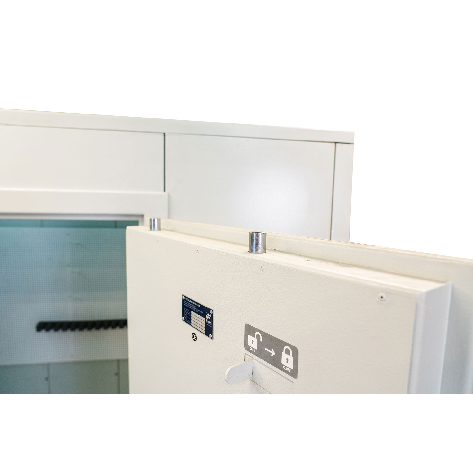 Resist EuroVault_Grad1-2000×2000 (9)